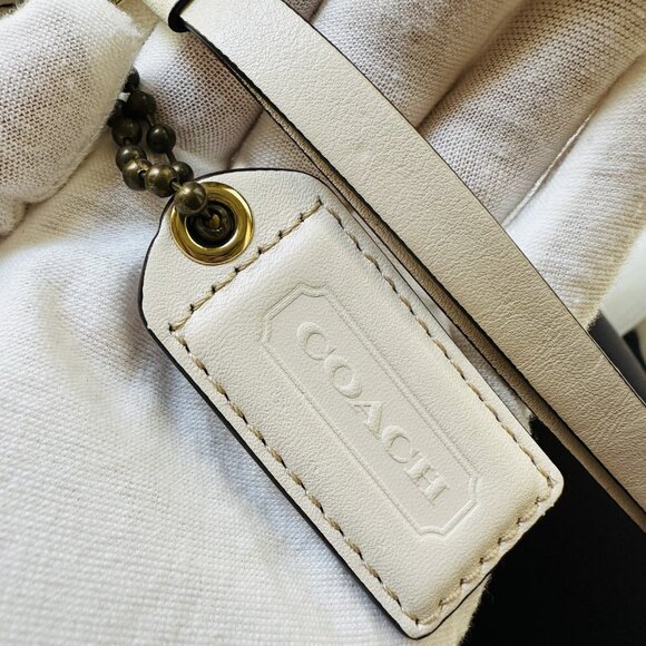 COACH | White Legacy Flap Shoulder Canvas & Leather Handbag / 7469 - Picture 6 of 10